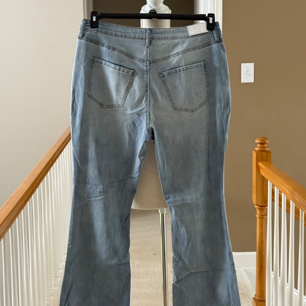 Tinseltown Junior Plus Distressed Jeans, Hi-Rise Flare, 16W - Picture 6 of 11